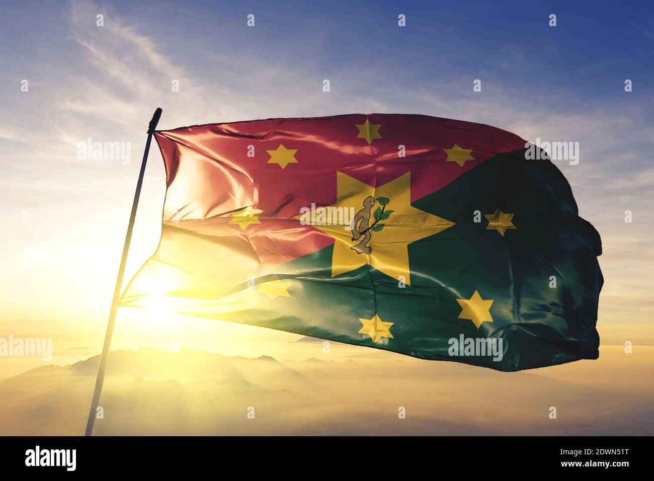 Eastern Highlands Provinz Papua-Neuguinea Flagge winken Sonnenaufgang Nebelnebel Stockfoto