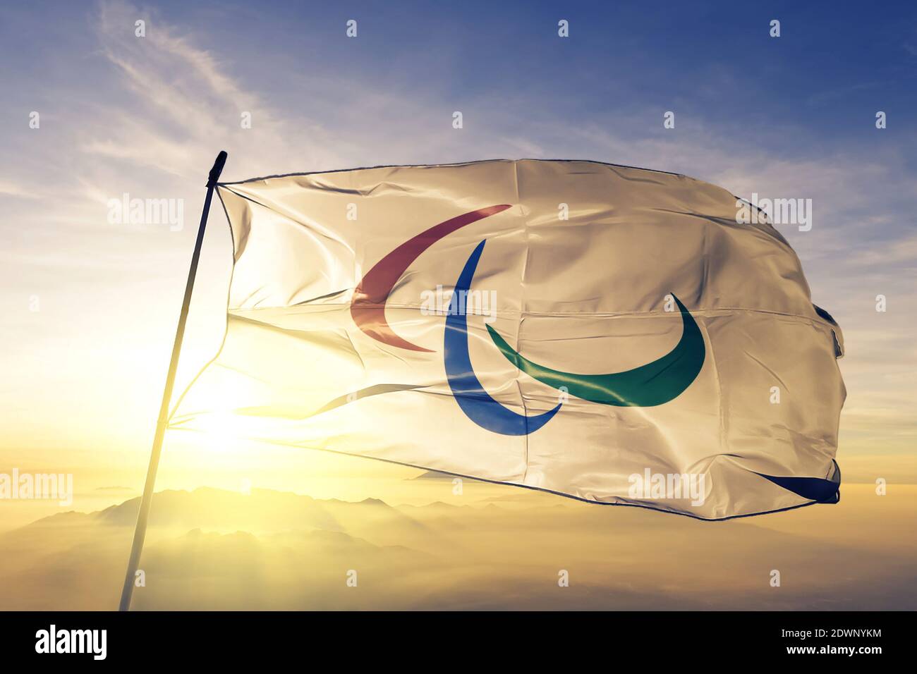 Ipc International Paralympic Committee Flagge Winken Sonnenaufgang Nebel Stockfotografie Alamy
