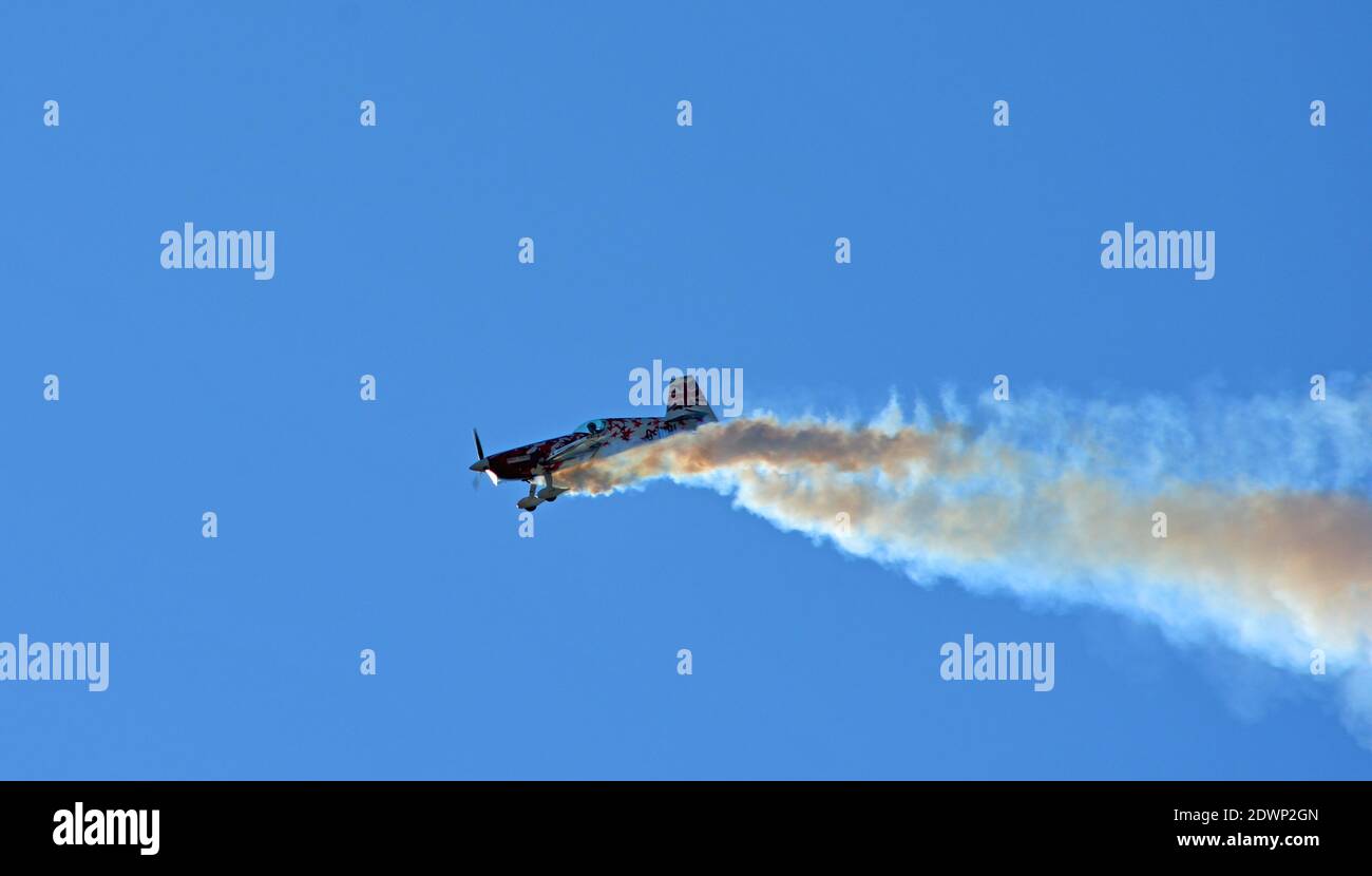 Einer der Global Stars Aerial Display Teams, der Rauch aufgeht. Stockfoto