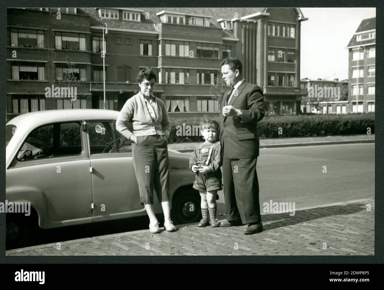Europa Niederlande Den Haag Familie Mutter Vater Sohn Mit Dem Kleinwagen Goggomobil T Motiv Vom Juni 1957 Europa Niederlande Den Haag Familie Mutter Vater Sohn Mit