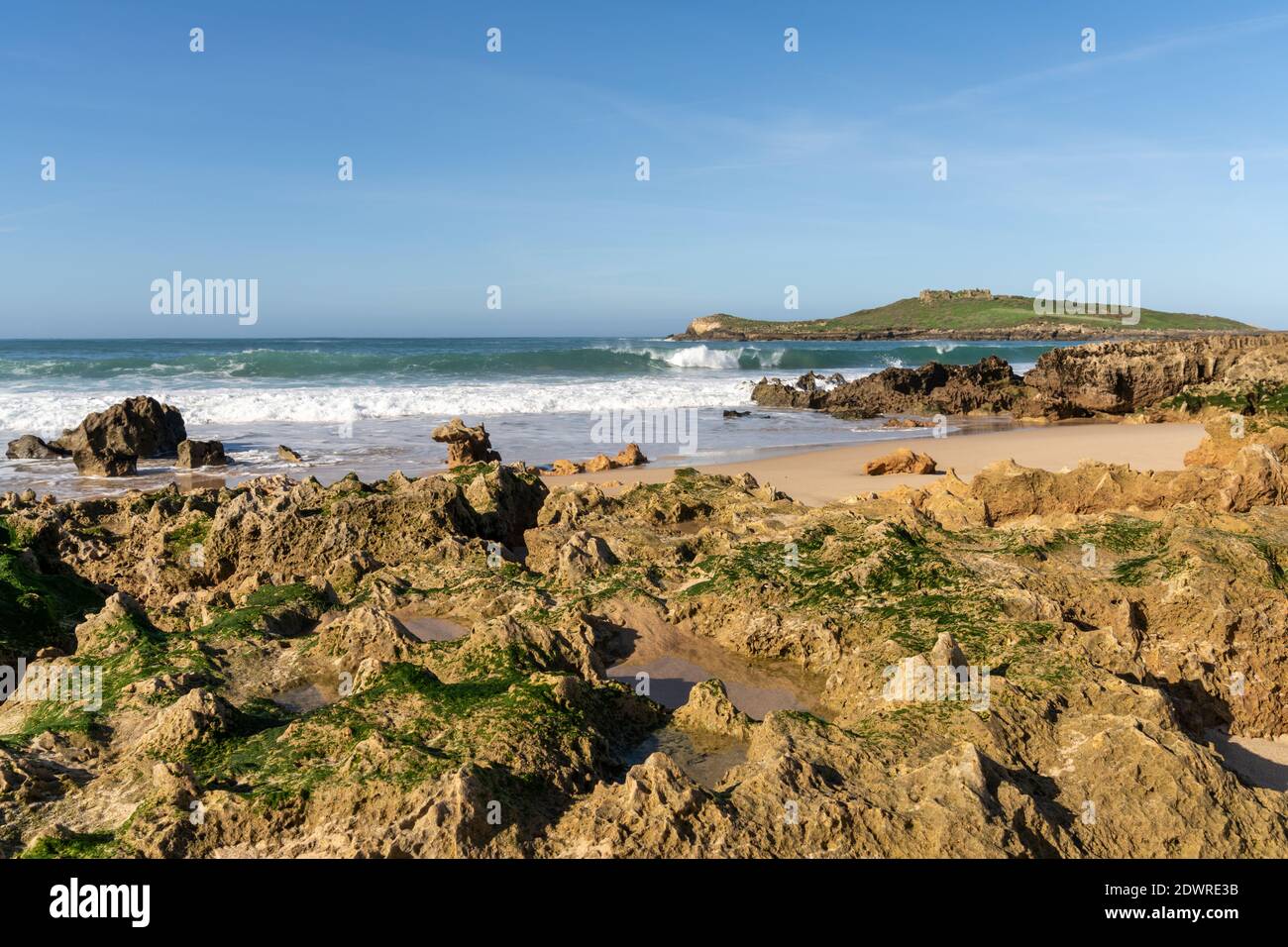 Ein Blick auf den Strand bei Ilha do Pessegueiro weiter Die Alentejo Küste von Portugal Stockfoto