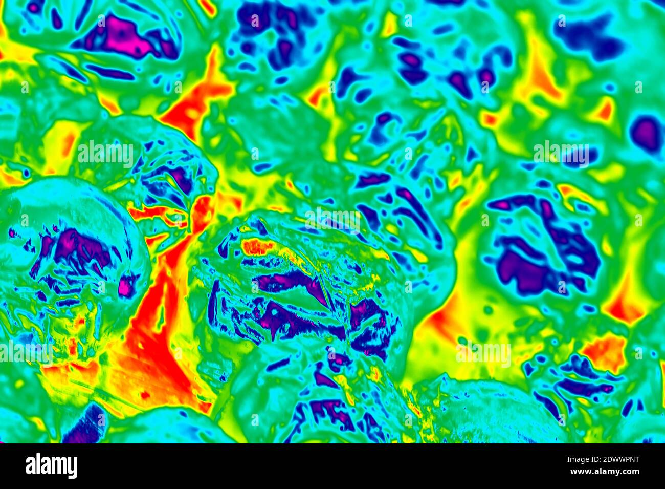 Abstrakt digitaler Hintergrund - Auflaufform und gelbe Substanzen in Granish Und tiefblaues Meer Stockfoto