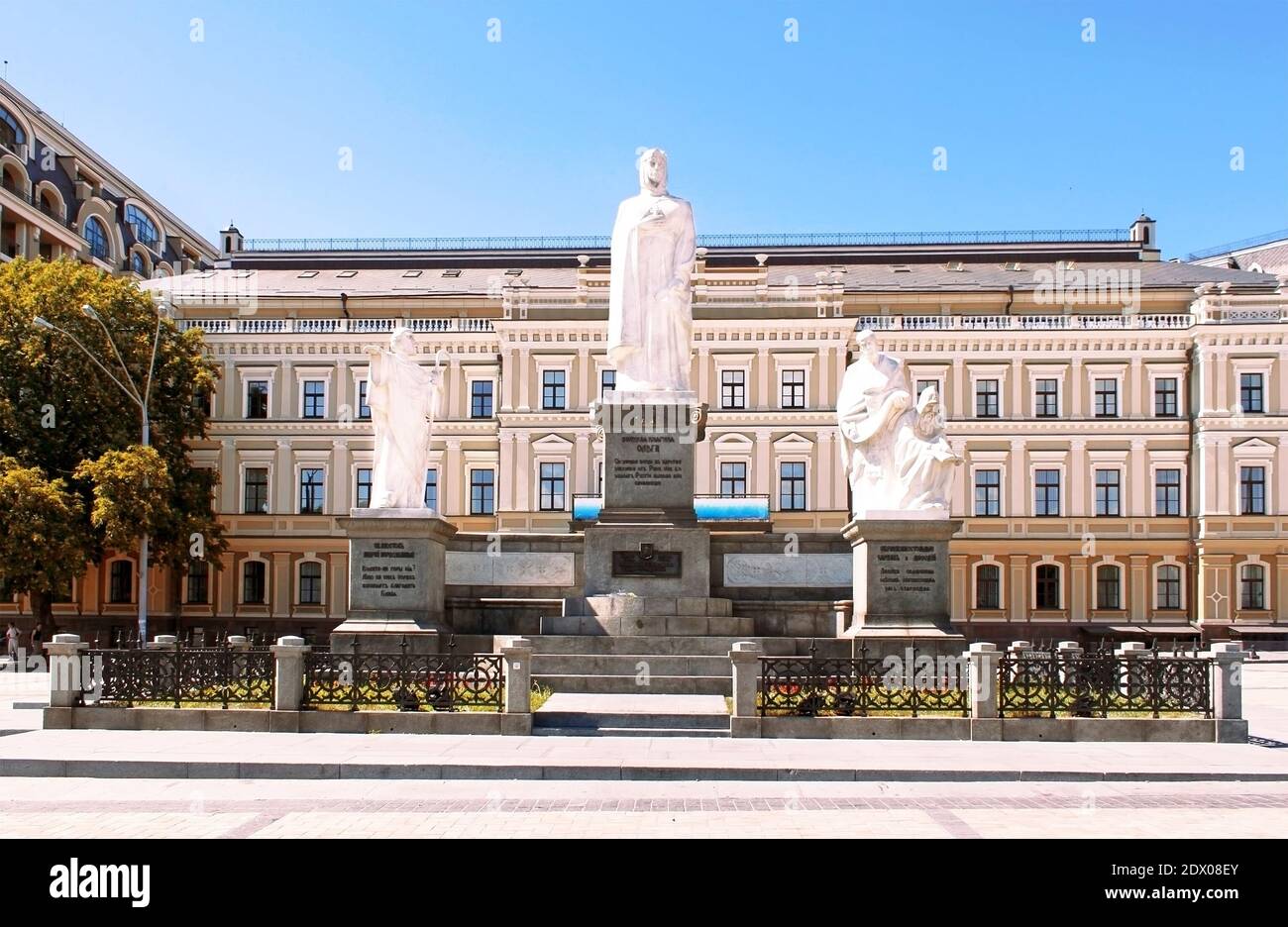 Olga von Kiew - Heilige Prinzessin wichtig für die Geschichte der Ukraine. Statue auf Michailowski Platz, Kiew, Ukraine Stockfoto
