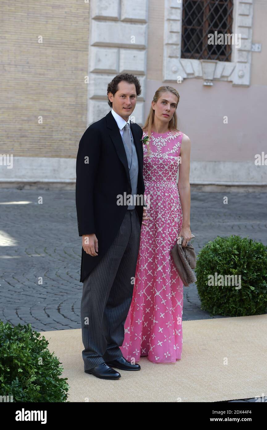 Fiat-Chef John Elkann (L) und seine Frau Lavigna Borromeo besuchen die  Hochzeit des Prinzen Amedeo von Belgien und Elisabetta Maria Rosboch von  Wolkenstein am 5. Juli 2014 in Rom, Italien, der Geburtsstadt