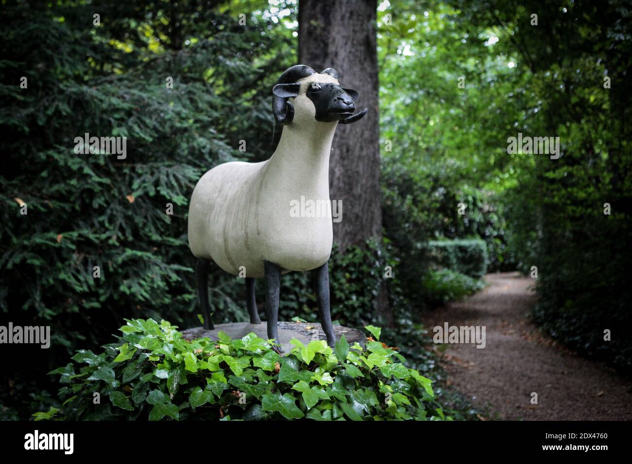 Ein Blick auf den Garten des Elysee-Palastes, der offiziellen Residenz des französischen Präsidenten, an einem Tag der offenen Tür für die Öffentlichkeit, 6. Juli 2014. Foto von Audrey Poree/ABACAPRESS.COM Stockfoto