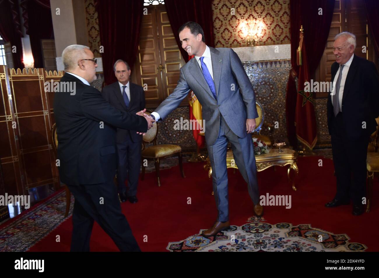 König Felipe VI. Von Spanien trifft am 15. Juli 2014 in Rabat, Marokko, den marokkanischen Premierminister Abdel Ilah Benkiran. Der neue König und die neue Königin von Spanien sind auf einem zweitägigen Besuch in Marokko. Foto von Nicolas Gouhier/ABACAPRESS.COM Stockfoto