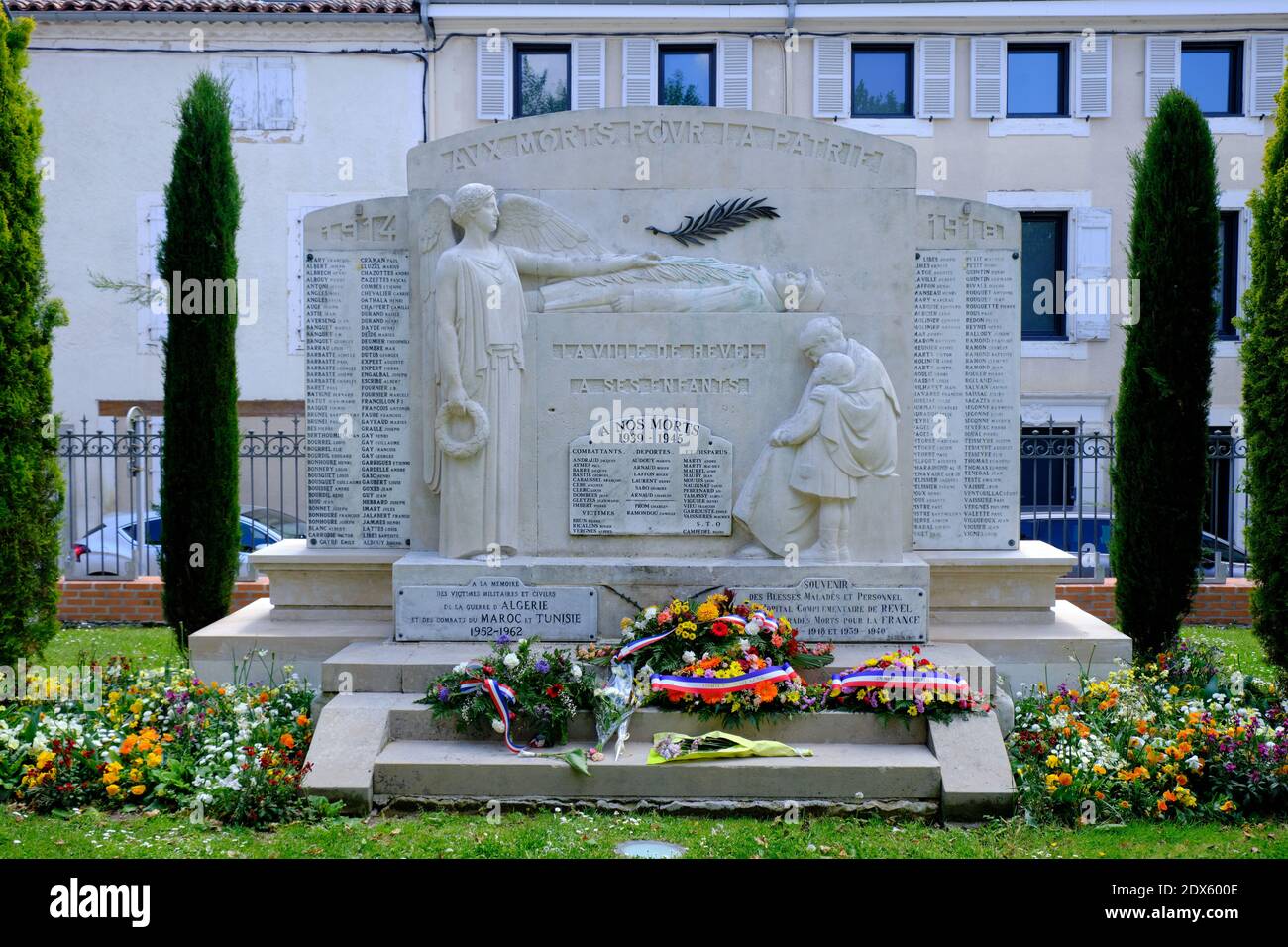Revel Haute-Garonne, Monument aux morts, Kriegsdenkmal-Statue Stockfoto