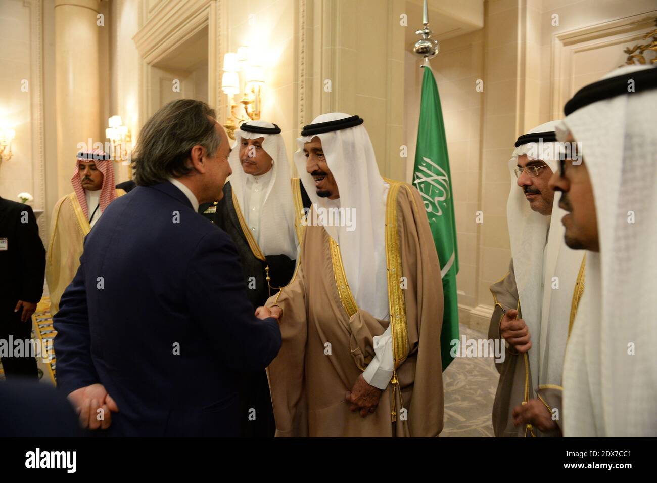 Der saudische Kronprinz Salman bin Abdulaziz Al Saud (Saoud) empfängt Gilles Kepel zum Mittagessen im Four Seasons Hotel George V in Paris, Frankreich, am 3. September 2014. Foto von Ammar Abd Rabbo/ABACAPRESS.COM Stockfoto