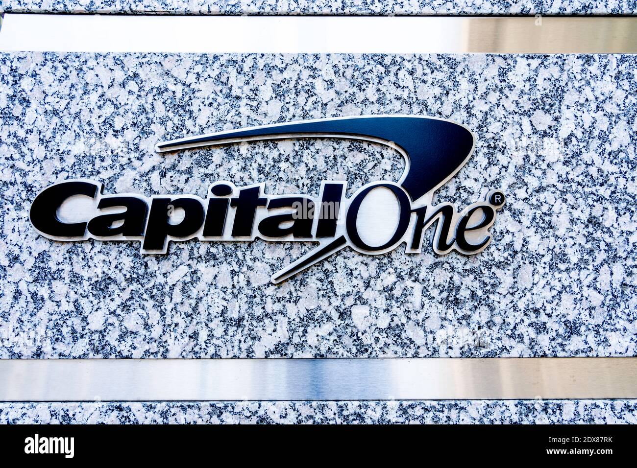 Toronto, Ontario, Kanada - 31. Juli 2019: Capital One Schild in der Innenstadt von Toronto. Stockfoto