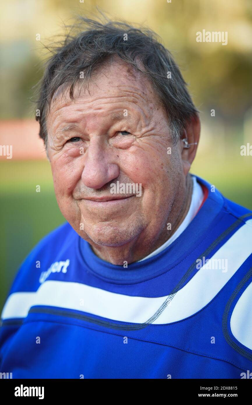 Guy Roux nimmt am 10. September 2014 an einem wohltätigen Fußballspiel zwischen Varietes Club de France und dem französischen Abgeordnetenteam im Stadion Emile Anthoine in Paris Teil. Foto von Nicolas Gouhier/ABACAPRESS.COM Stockfoto