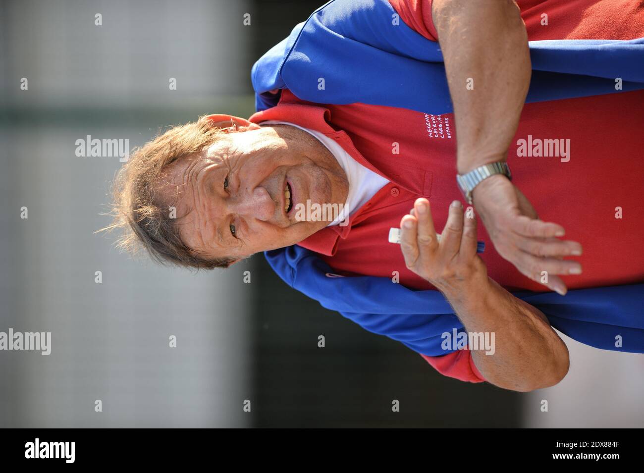 Guy Roux nimmt am 10. September 2014 an einem wohltätigen Fußballspiel zwischen Varietes Club de France und dem französischen Abgeordnetenteam im Stadion Emile Anthoine in Paris Teil. Foto von Nicolas Gouhier/ABACAPRESS.COM Stockfoto