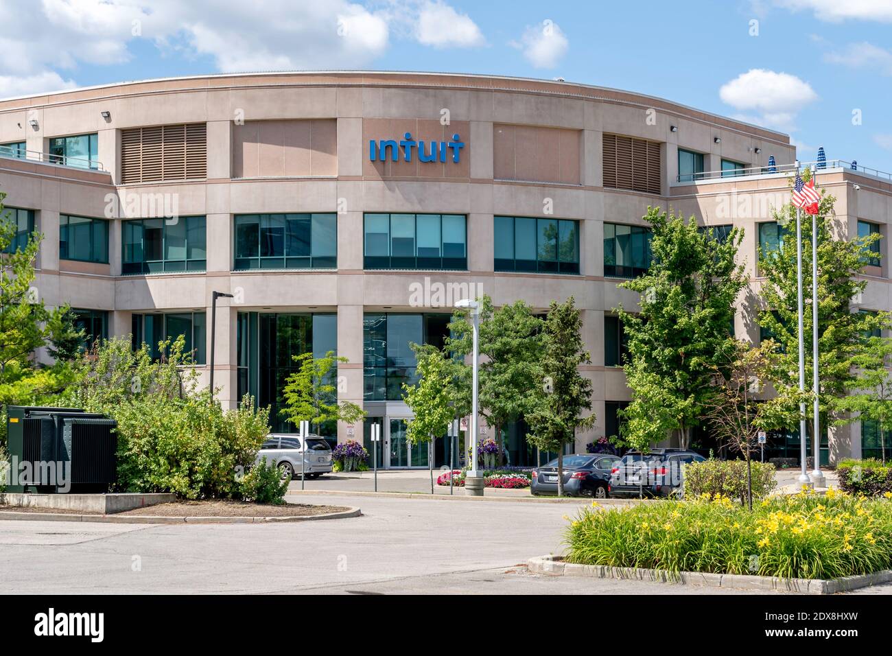 Mississauga, Ontario, Kanada - 11. August 2019: Bürogebäude der Intuit Corporation in Mississauga, Ontario, Kanada. Stockfoto