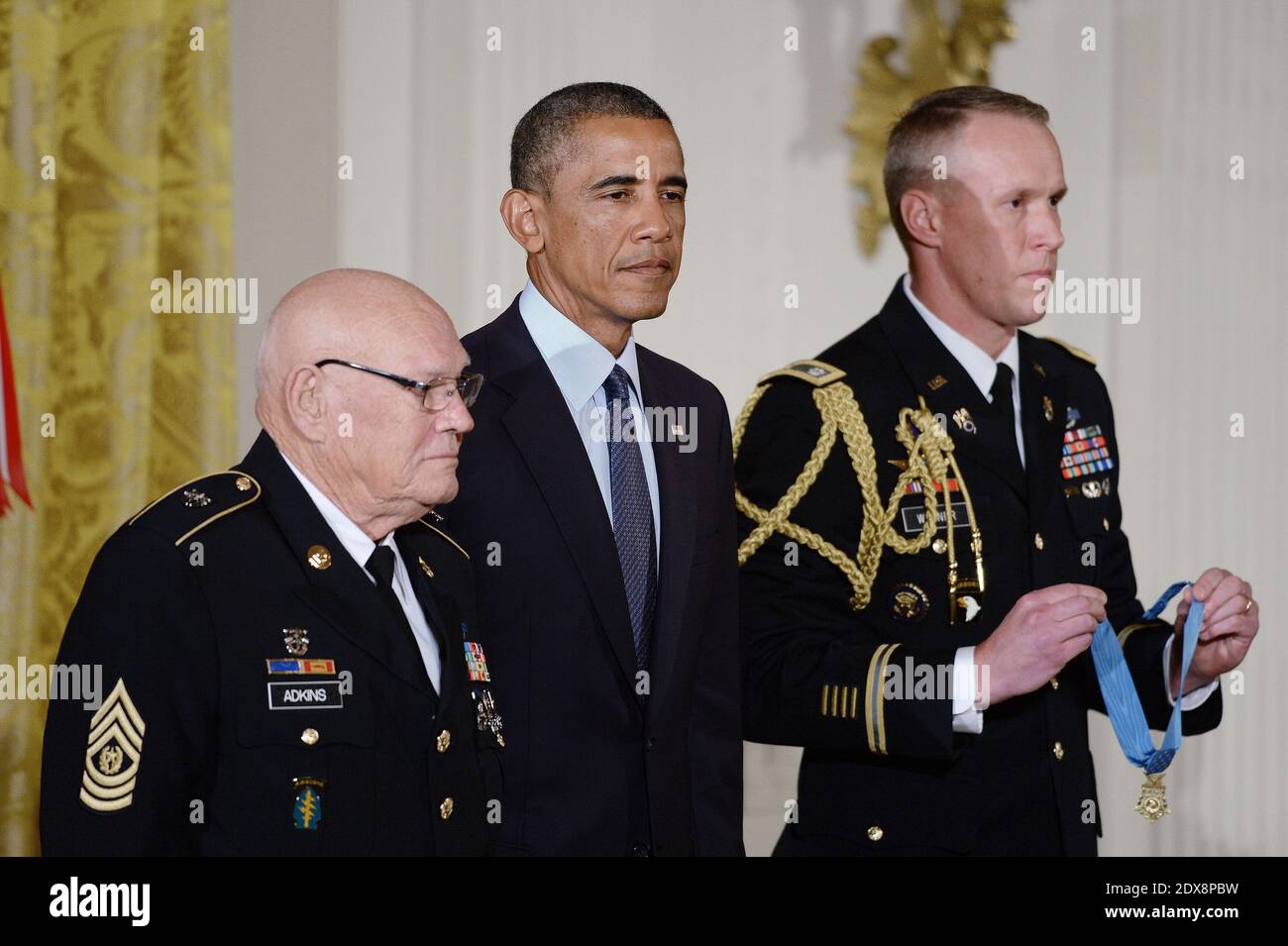 Kommandofeldwebel-Major Bennie G. Adkins erhält die Ehrenmedaille von Präsident Barack Obama für auffällige Galanterie während einer Zeremonie im Ostsaal des Weißen Hauses in Washington, DC, USA, 15. September 2014. Foto von Olivier Douliery/ABACAPRESS.COM Stockfoto