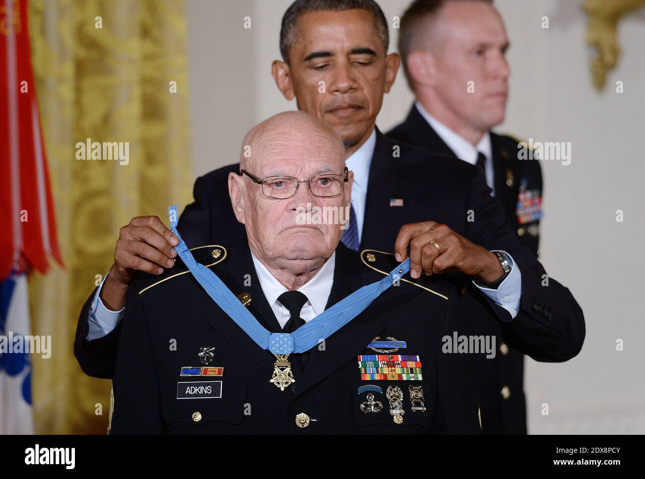 Kommandofeldwebel-Major Bennie G. Adkins erhält die Ehrenmedaille von Präsident Barack Obama für auffällige Galanterie während einer Zeremonie im Ostsaal des Weißen Hauses in Washington, DC, USA, 15. September 2014. Foto von Olivier Douliery/ABACAPRESS.COM Stockfoto