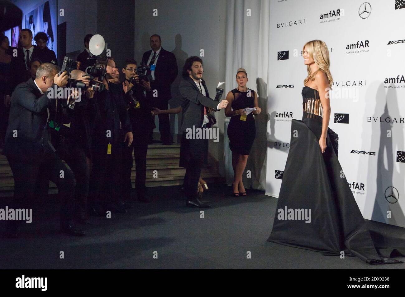 Heidi Klum bei der Mailand Fashion Week amfAR Gala in der La permanente, Mailand, Italien, 20. September 2014. Sie trägt ein Kleid und Schuhe von Versace. Foto von Marco Piovanotto/ABACAPRESS.COM Stockfoto