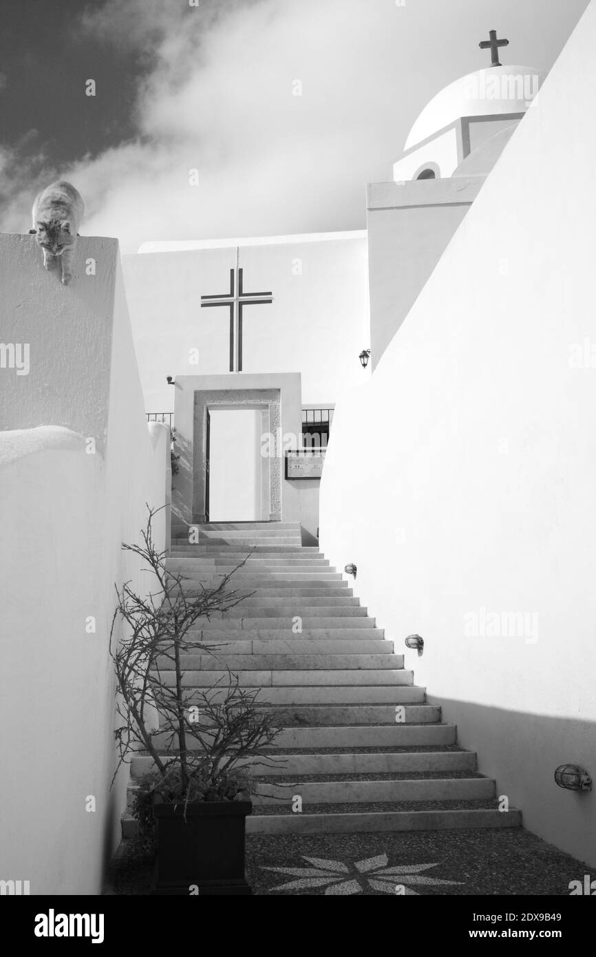 Weiße Straßen von Santorini Stockfoto