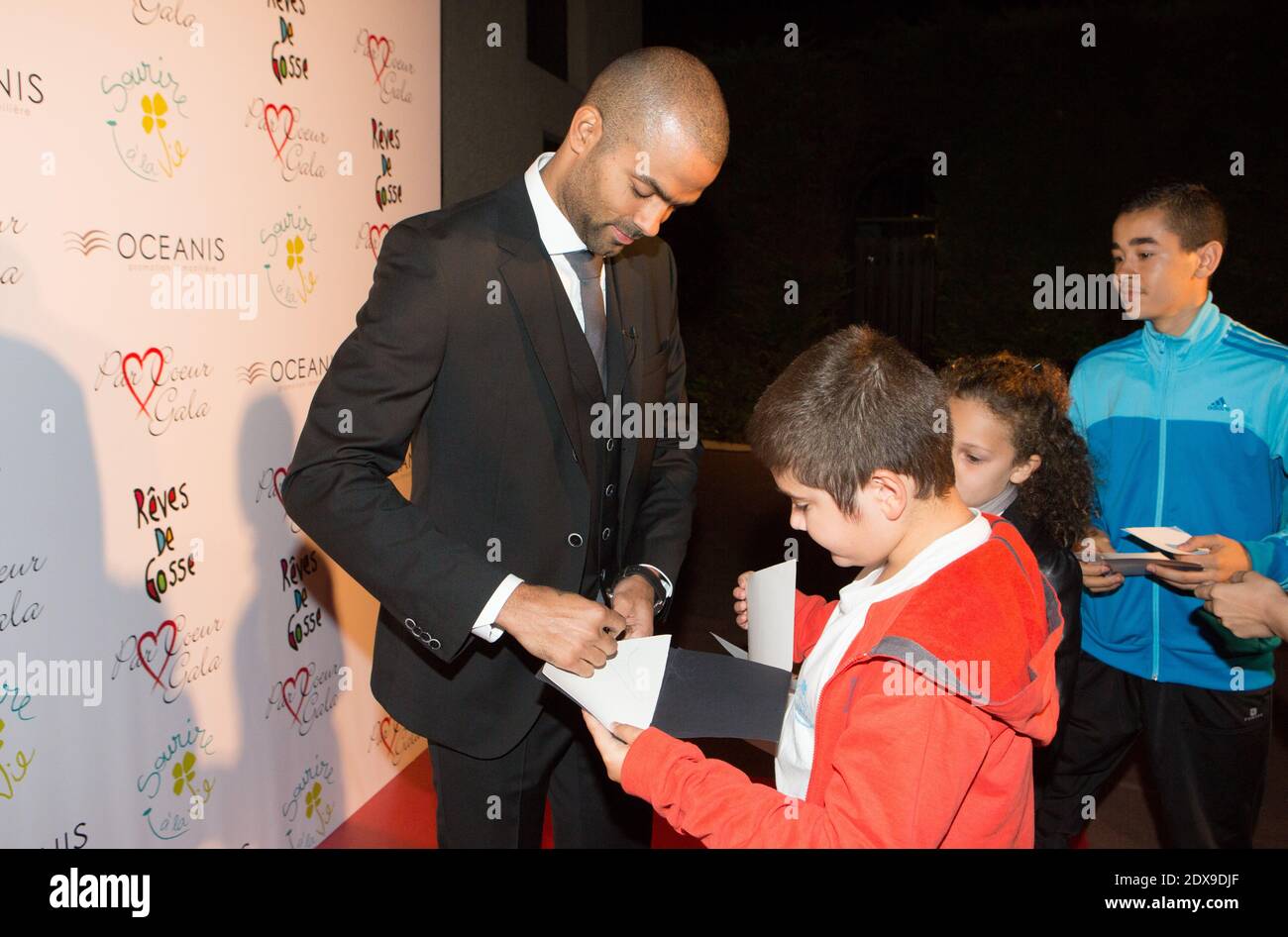 Tony Parker bei der 9. Jährlichen Charity-Gala "Par Coeur", die am 25. September 2014 im Paul Bocuse Restaurant L'Abbaye de Collonges in Collonges-au-Mont-d'Or bei Lyon, Frankreich, stattfand. Foto von Vincent Dargent/ABACAPRESS.COM Stockfoto