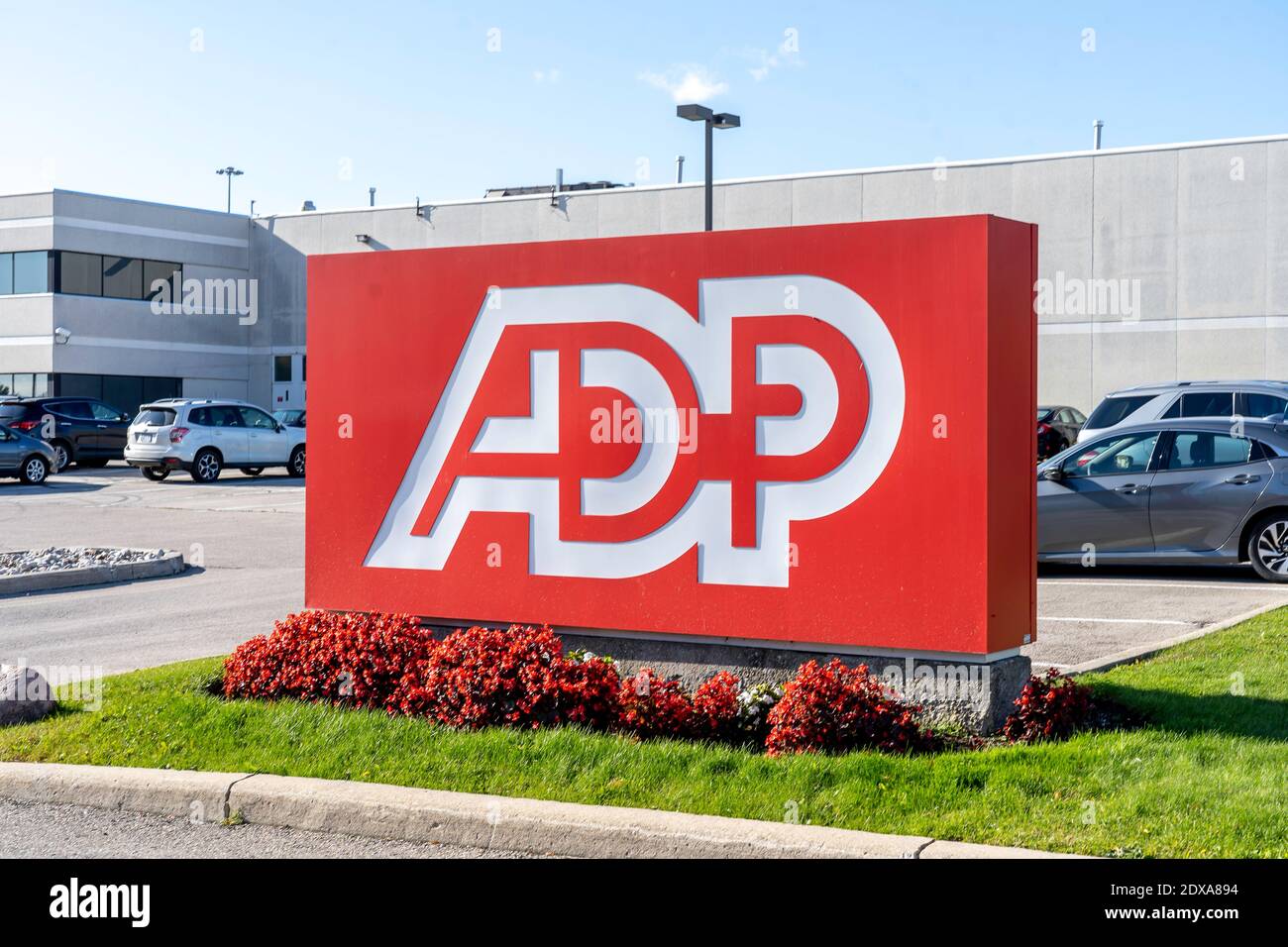 Mississauga, Ontario, Kanada - 23. Oktober 2019: ADP-Büro in Mississauga, Ontario. Stockfoto