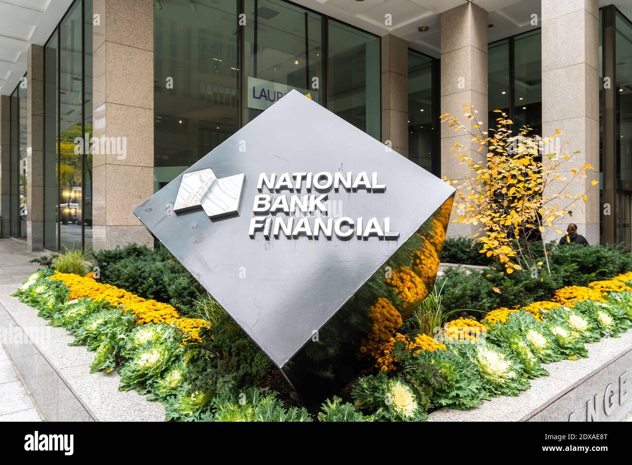 Toronto, Kanada - 29. Oktober 2019: Zeichen der National Bank Financial in der Innenstadt von Toronto. Stockfoto