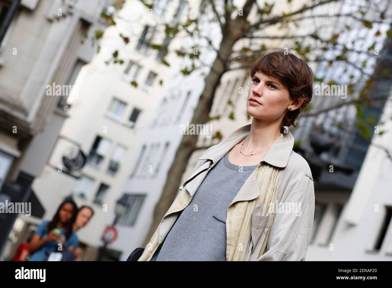 Street style, Saskia De Brauw, model, Ankunft in Iris Van Herpen Ready-to-wear Frühjahr-Sommer 2015 Show im Centre Georges Pompidou, Place Georges Pompidou, Paris, Frankreich am 30. september 2014. Foto von Sophie Mhabille/ABACAPRESS.COM Stockfoto