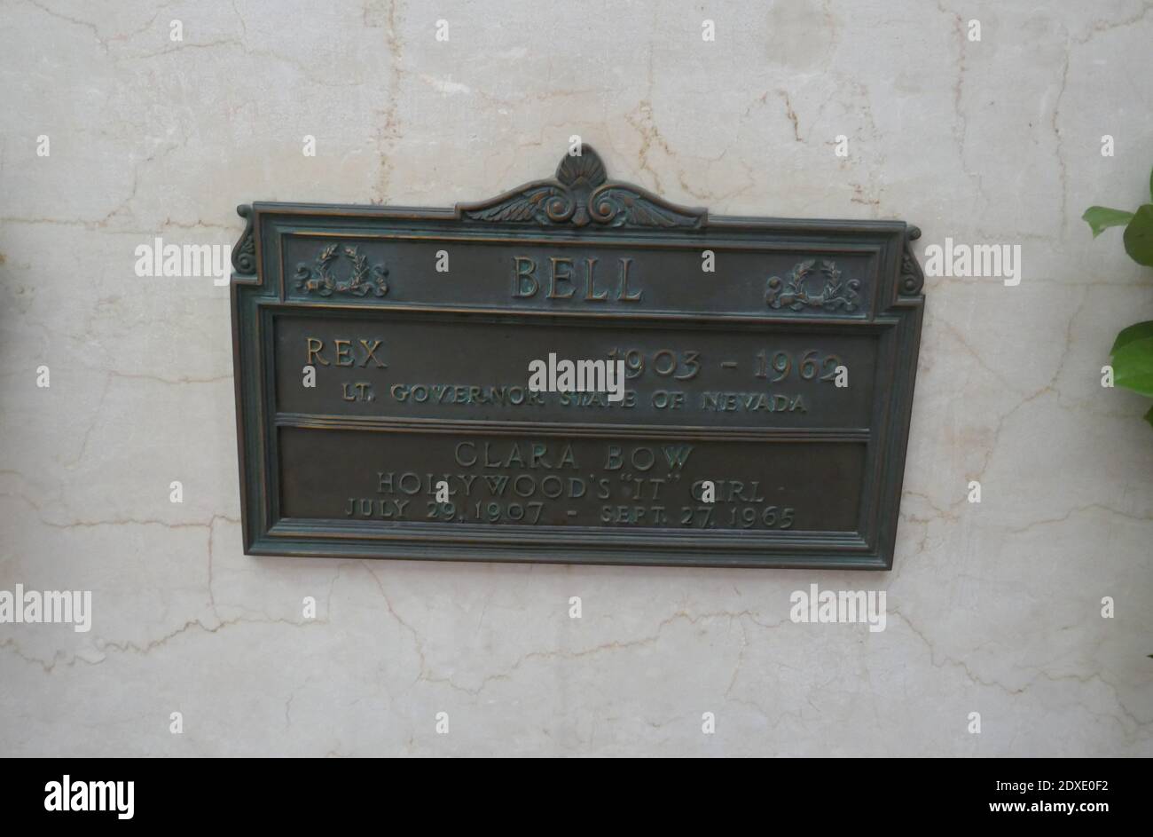 Glendale, Kalifornien, USA 23. Dezember 2020 EIN allgemeiner Blick auf die Atmosphäre des Grabes der Schauspielerin Clara Bow im Sanctuary of Heritage im Freedom Mausoleum im Forest Lawn Memorial Park am 23. Dezember 2020 in Glendale, Kalifornien, USA. Foto von Barry King/Alamy Stockfoto Stockfoto