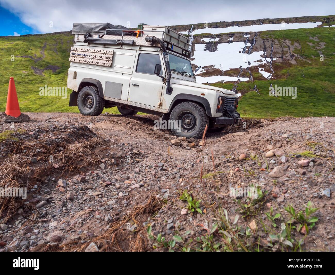 Geländewagen auf dem Weg nach Drangajokull Stockfoto