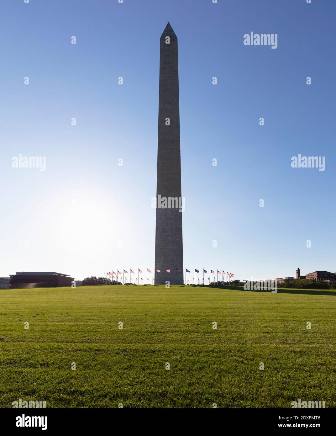 USA, Washington DC, Washington Monument steht gegen klaren Himmel Stockfoto