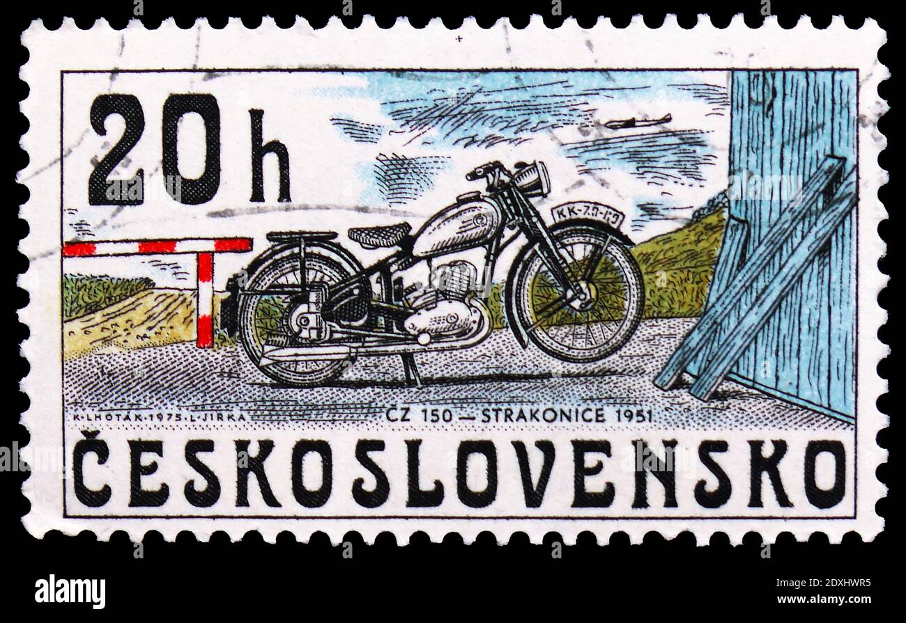 MOSKAU, RUSSLAND - 23. MÄRZ 2019: Briefmarke gedruckt in der Tschechoslowakei zeigt ČZ 150, Strakonice 1951, Geschichte der tschechoslowakischen motor­cycle Serie, Cir Stockfoto