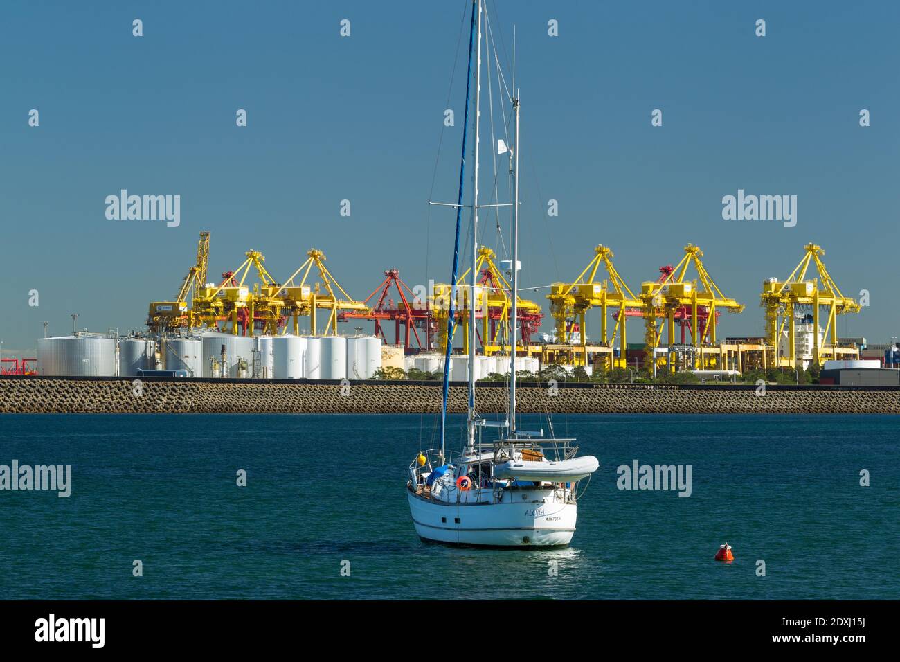 Port Botany an der Botany Bay in Sydney, Australien, gesehen über Yarra Bay vom Frenchmans Beach in La Perouse. Stockfoto