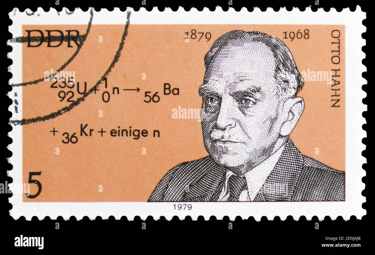 MOSKAU, RUSSLAND - 23. MÄRZ 2019: Briefmarke gedruckt in Deutschland, Republik zeigt Otto Hahn, berühmte Persönlichkeiten Serie, um 1979 Stockfoto