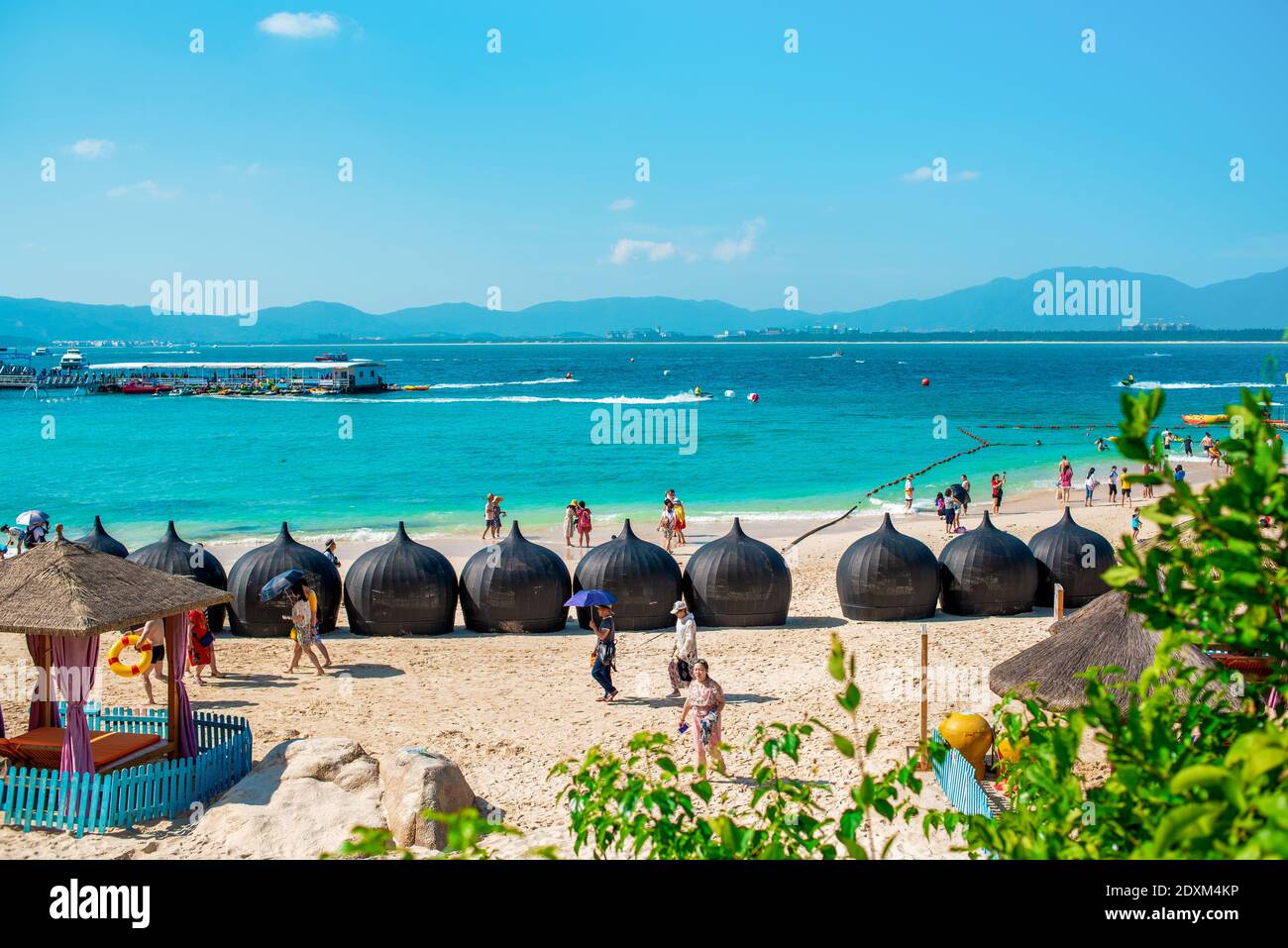 Sanya, Provinz Hainan, China. Malerische Wuzhizhou Insel in Haitang Bay. Hainan Insel beliebtes Reiseziel in China. Stockfoto