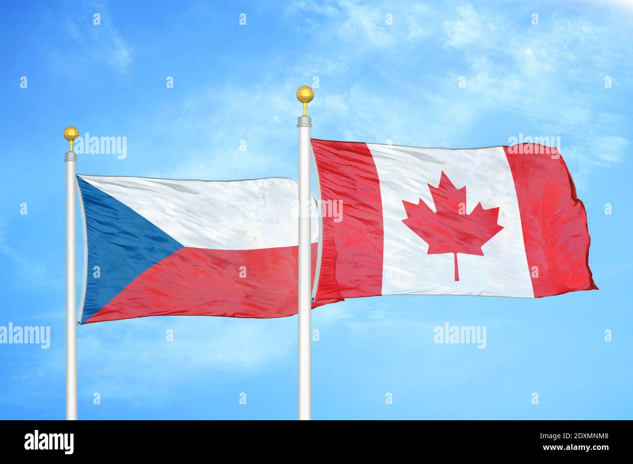 Tschechien und Kanada zwei Flaggen auf Fahnenmasten und blau bewölkt Himmel Stockfoto