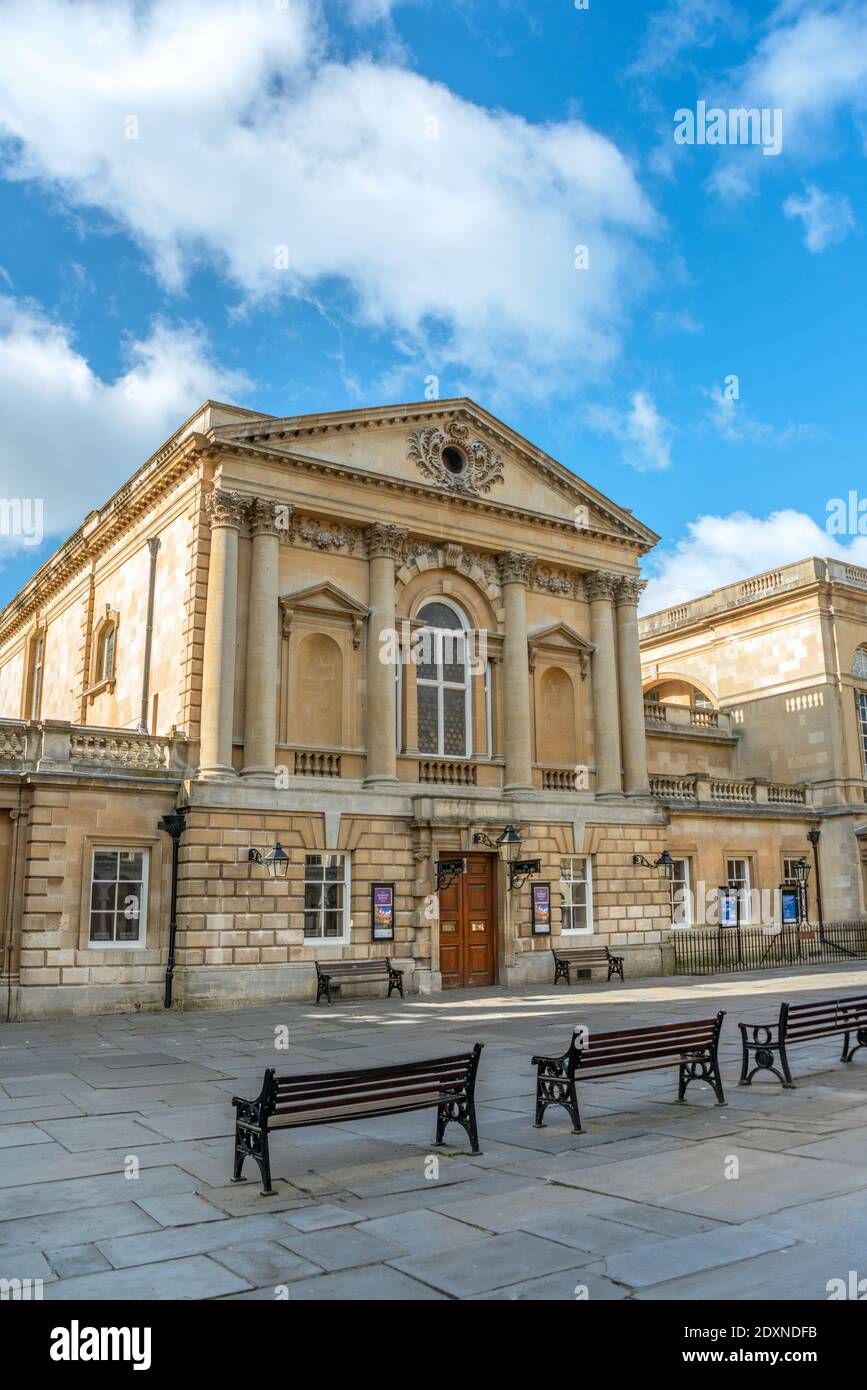 Das Äußere des römischen Badekomplexes, im Stadtzentrum von Bath, Somerset, England Stockfoto
