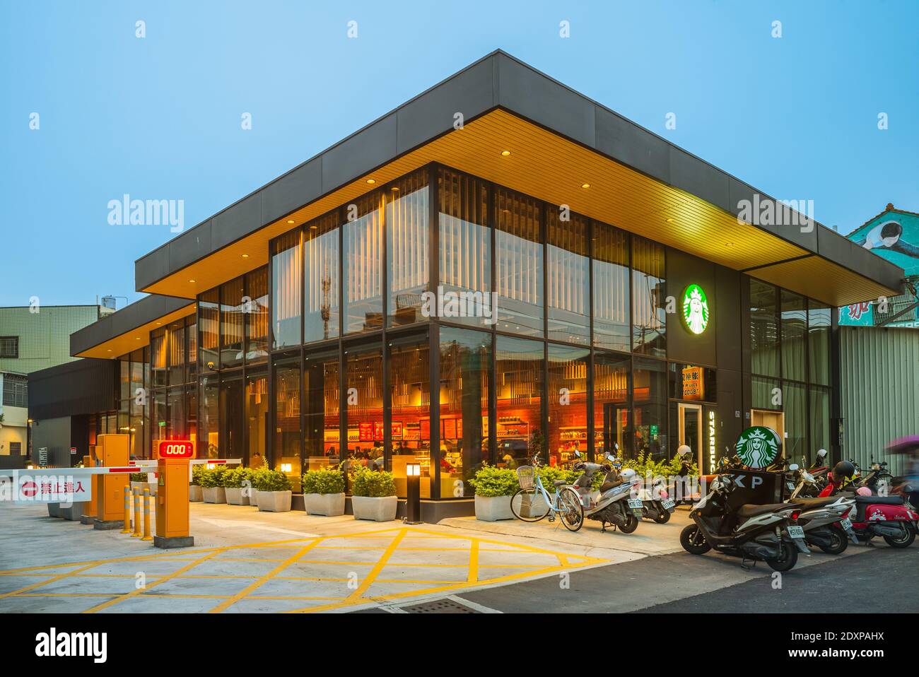 23. Dezember 2020: Starbucks Pingtung Chaozhou Store, der erste starbucks Store der gemeinde chaozhou in der Nähe des chaozhou Zirkus in pingtung Coun Stockfoto