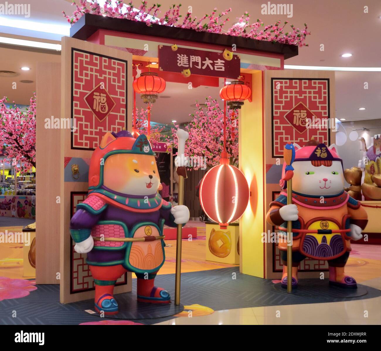 Dekoration in einer Einkaufspassage zur Feier des chinesischen Neujahrs in Hongkong Stockfoto