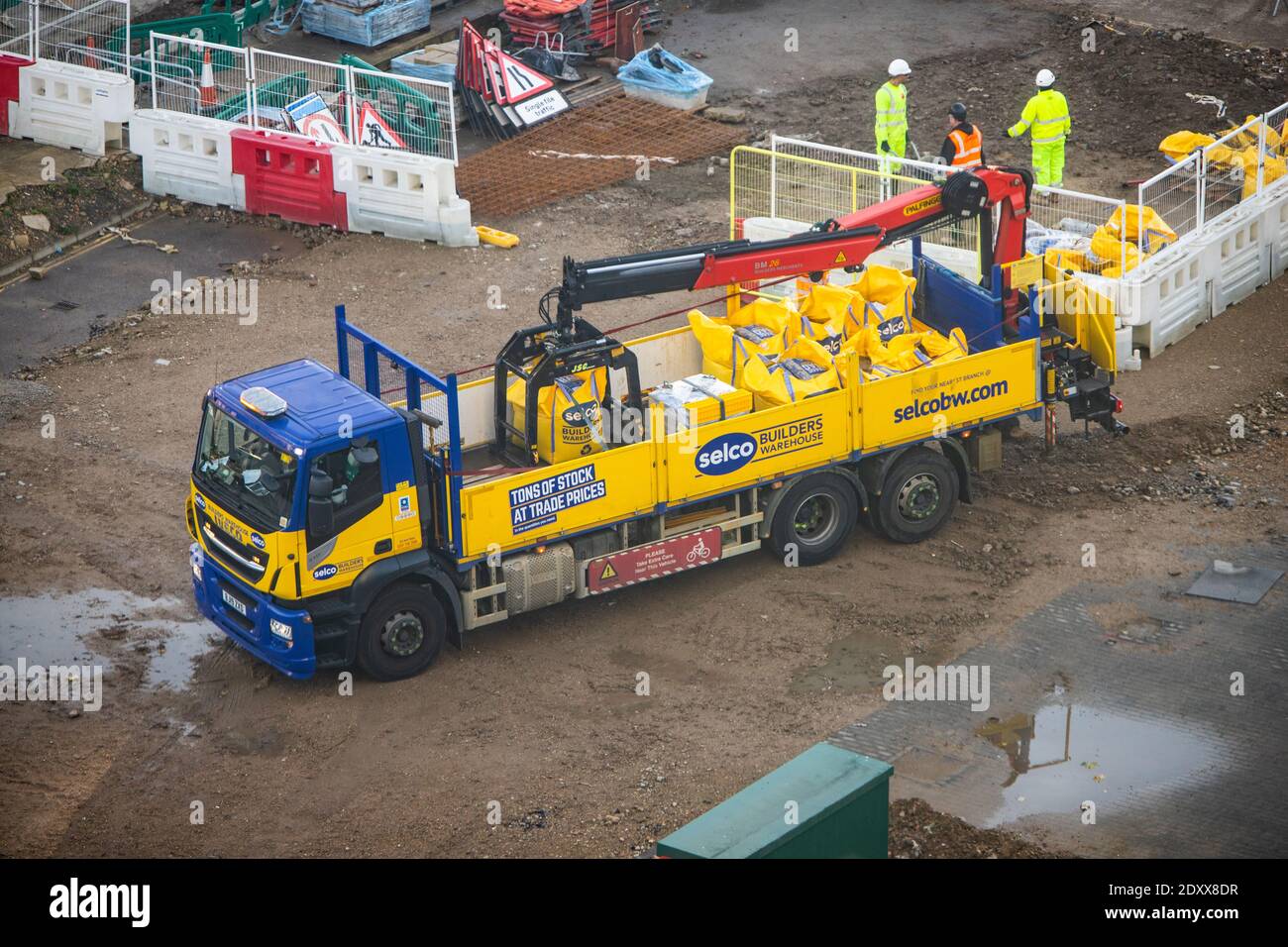 SELCO LKW liefert Sand auf einer Baustelle Stockfoto