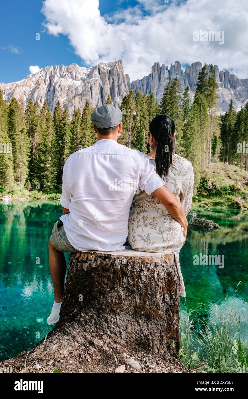 Er Ist Mit Seiner Frau Im Urlaub Und Schreibt Mir Frau im urlaub -Fotos und -Bildmaterial in hoher Auflösung - Seite 9