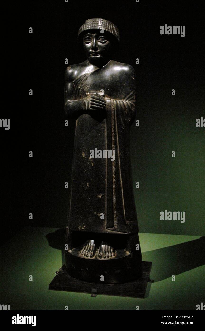 Statue von Gudea, Prinz von Lagash Staat. Girsu (heute Tello, Irak). Mesopotamien. Diorit, c. 2120 V. CHR. Zweite Dynastie von Lagasch. Louvre Museum. Paris, Frankreich. Stockfoto