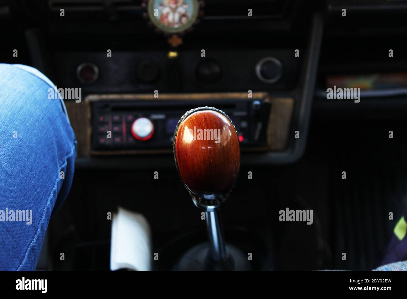 Schaltgetriebe im Auto. Hochwertige Fotos Stockfoto