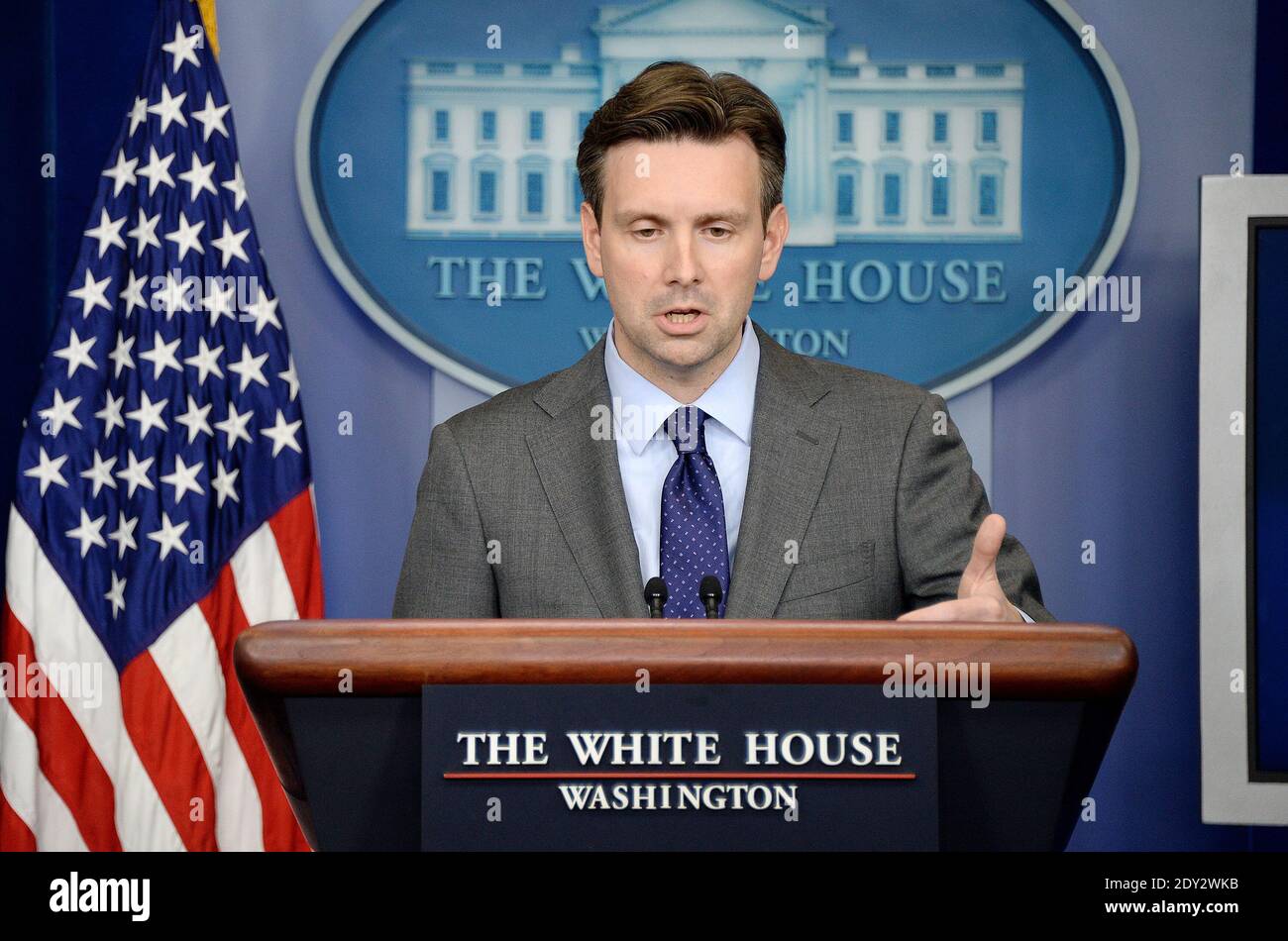 Pressesekretär Josh Earnest bestätigt, dass Julia Pierson, die Direktorin des US-Geheimdienstes, während der Pressekonferenz des Weißen Hauses am 1. Oktober 2014 in Washington, DC, USA, zurückgetreten ist. Foto von Olivier Douliery/ABACAPRESS.COM Stockfoto