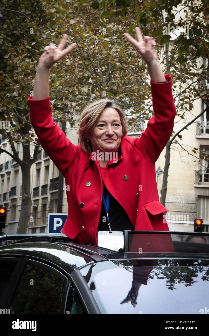 Ludovine de la Rochere und Zehntausende Demonstranten gingen am Sonntag, den 5. Oktober 2014, auf die Straßen von Paris, Frankreich, um sich gegen die von ihnen als familienfeindlich vertrat Politik der Regierung zu wehren. Die Protestierenden, darunter eine Mischung aus Hardliner-Katholiken und traditionellen Konservativen, erklärten ihren Widerstand gegen eine Reihe von Ursachen, darunter Leihmutter und künstliche Besamung für nicht-verheiratete Paare. Foto von Audrey Poree/ABACAPRESS.COM Stockfoto