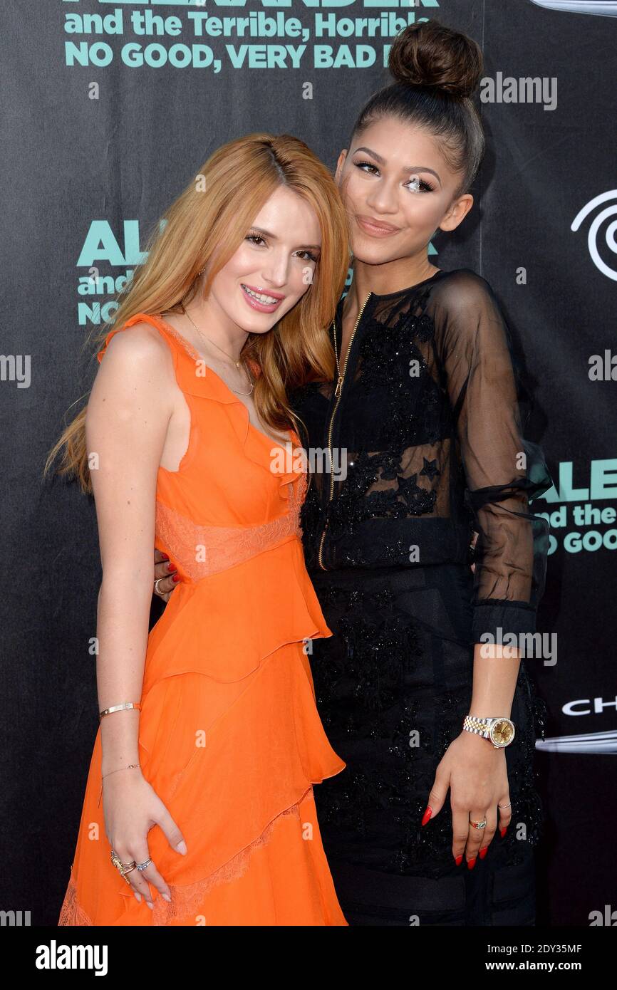 Bella Thorne und Zendaya Coleman besuchen am 6. Oktober 2014 die Premiere von Disneys Alexander and the terrible, Horrible, No Good, Very Bad Day im El Capitan Theatre in Los Angeles, CA, USA. Foto von Lionel Hahn/ABACAPRESS.COM Stockfoto