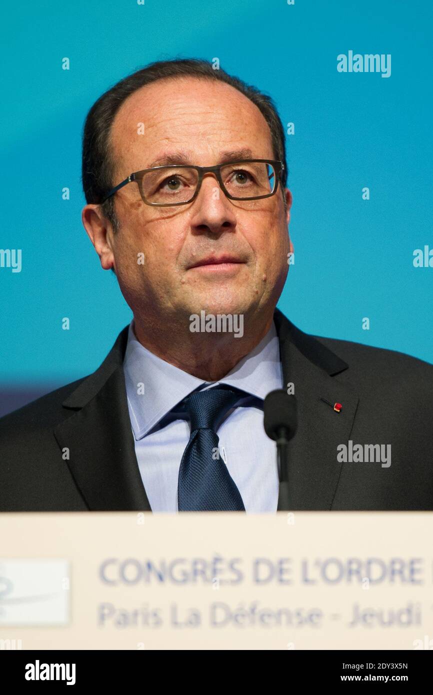 Der französische Präsident Francois Hollande hält eine Rede während des 1. Kongresses des französischen Ärzteordens am 16. Oktober 2014 im Centre of New Industries and Technologies (CNIT) in La Defense in Paris.Foto Thierry Orban/Abacapress.com Stockfoto