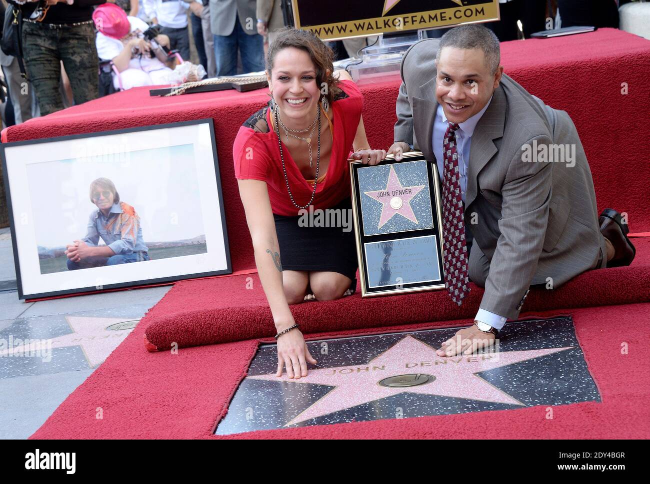 Jesse Belle Denver und Zachary Denver nehmen an der Zeremonie zu Ehren ihres Vaters, des verstorbenen John Denver mit einem Stern auf dem Hollywood Walk of Fame am 24. Oktober 2014 in Los Angeles, CA, USA, am 12. Oktober 1997 Teil. Denver wurde im Alter von 53 Jahren getötet, als sein experimentelles Rutan Long-EZ-Flugzeug in Monterey Bay nahe Pacific Grove, Kalifornien, stürzte. Foto von Lionel Hahn/ABACAPRESS.COM Stockfoto