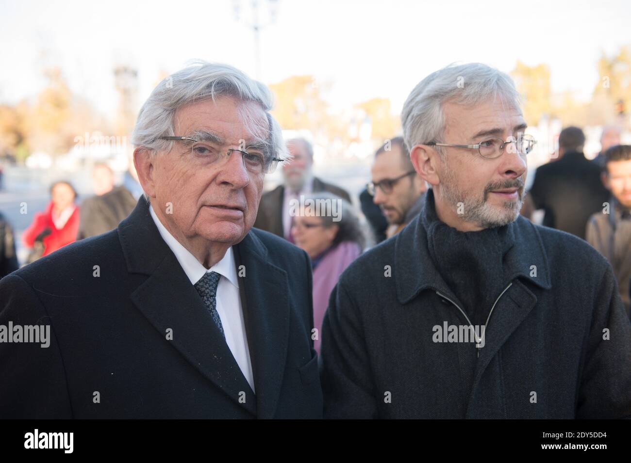Jean-Pierre Chevenement und Didier Lallemand bei einer Kranzniederlegung an der Statue des verstorbenen französischen Staatsmannes Georges Cemenceau im Rahmen der Feierlichkeiten zum Waffenstillstandstag am 11. November 2014 in Paris, Frankreich. Fotopool von Witt-Chamussy/ABACAPRESS.COM Stockfoto