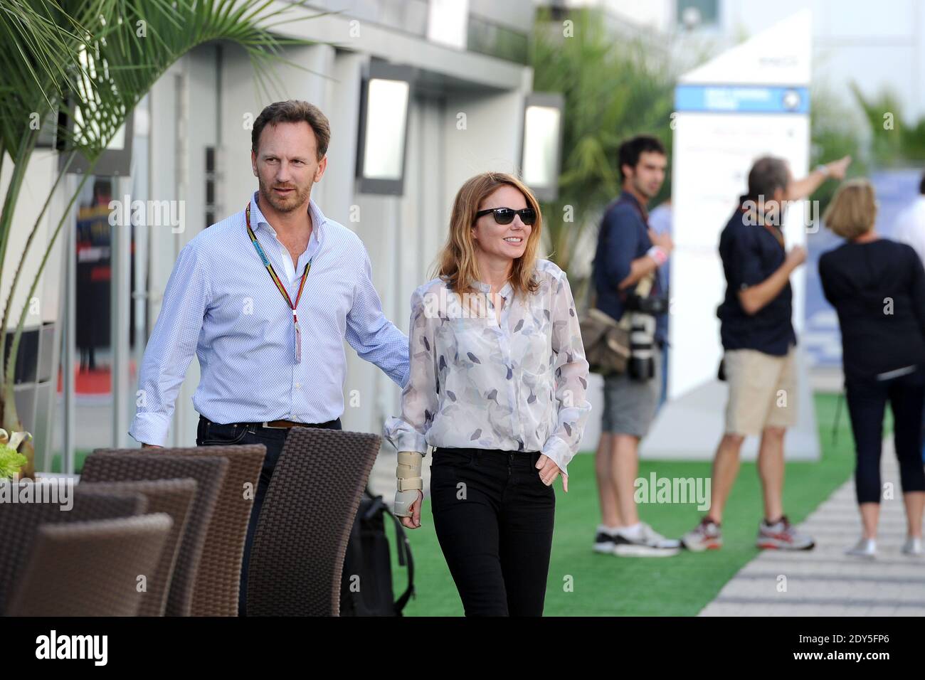 Red Bull Renault Teamchef Christian Horner Mit Seiner Freundin Dem Ehemaligen Gewurzmadchen Geri Halliwell Beim Formel 1 Grand Prix In Russland In Sotschi Russland Am 09 Oktober 2014 Wie Das Ehemalige Gewurzmadchen Verriet Dass