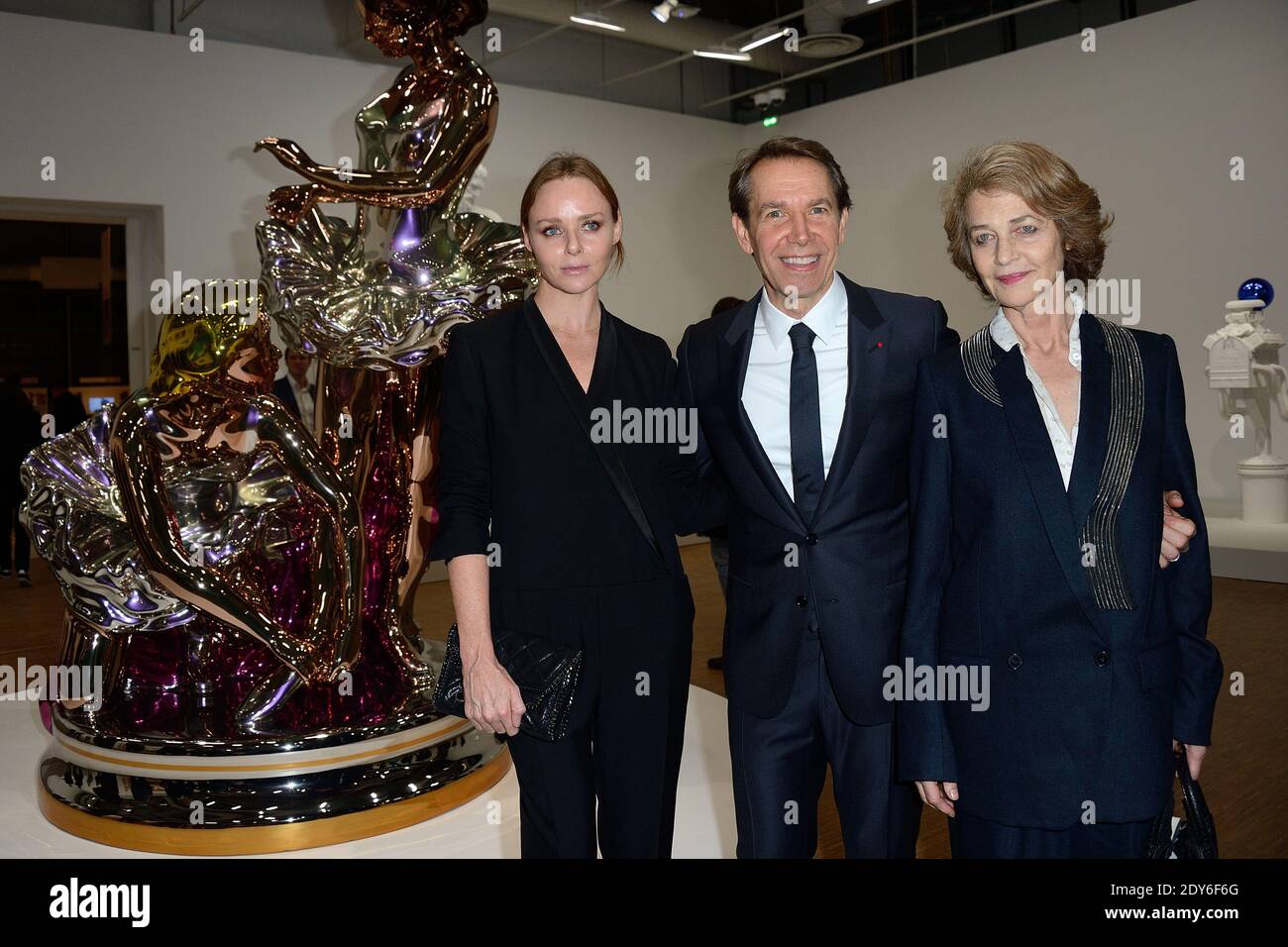 Stella McCartney, Jeff Koons und Charlotte Rampling beim Lackiertag der Jeff Koons Retrospektive Ausstellung im Centre Pompidou in Paris, Frankreich am 24. November 2014. Foto von Nicolas Briquet/ABACAPRESS.COM Stockfoto