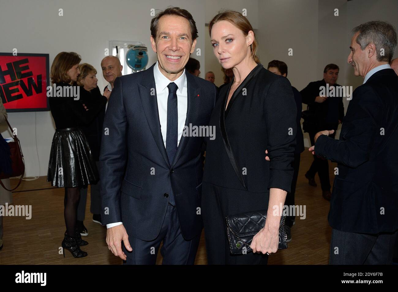 Jeff Koons und Stella McCartney beim Lackiertag der Jeff Koons Retrospektive Ausstellung im Centre Pompidou in Paris, Frankreich am 24. November 2014. Foto von Nicolas Briquet/ABACAPRESS.COM Stockfoto