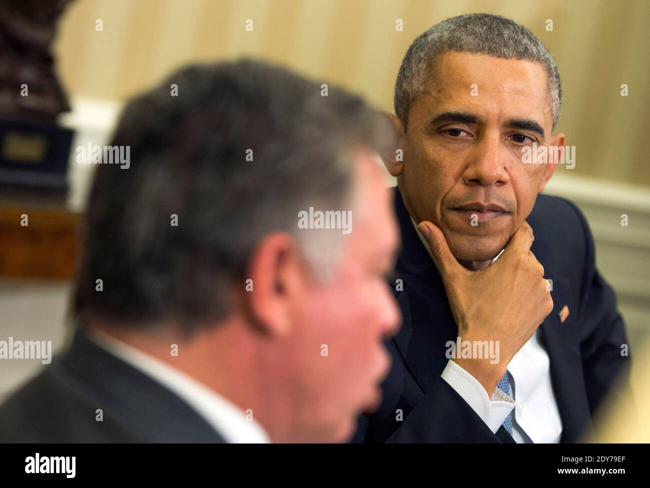 Präsident Barack Obama trifft sich am 5. Dezember 2014 im Oval Office im Weißen Haus in Washington, DC, USA mit König Abdullah II. Von Jordanien. Foto von Kevin Dietsch/Pool/ABACAPRESS.COM Stockfoto