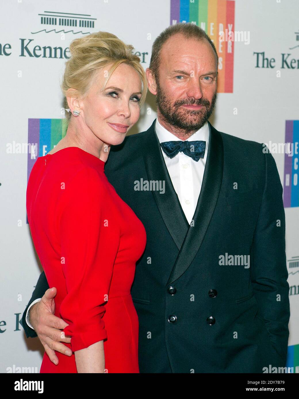 Sting und seine Frau, Trudie Styler, kommen zum formellen Artist's Dinner zu Ehren der Empfänger der Kennedy Center Honors 2014, veranstaltet vom US-Außenminister John F. Kerry am Samstag, den 6. Dezember 2014 im US-Außenministerium in Washington, DC, USA. Die 2014 Preisträger sind: Sänger Al Green, Schauspieler und Filmemacher Tom Hanks, Ballerina Patricia McBride, Singer-Songwriter Sting und Comedienne Lily Tomlin.Foto Ron Sachs/Pool/ABACAPRESS.COM Stockfoto